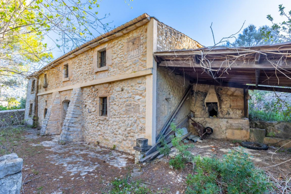 Weitläufige Finca nahe dem Golfplatz von Pollensa zum Renovieren