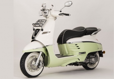 Peugeot Django Evasion 125cc Scooter for rent