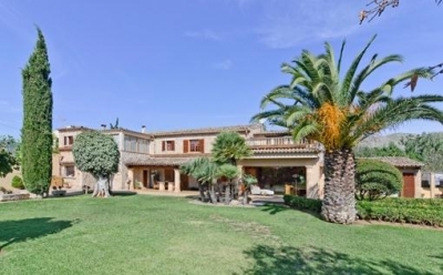 Beautiful finca with pool and guest apartment in Pollensa
