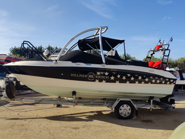 Bayliner 185 Bowrider mit Wakebordtower Flight Series