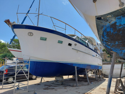 Hatteras Tri-Cabin